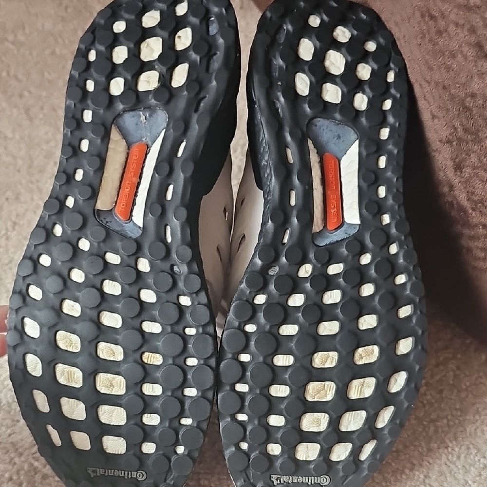 Adidas Cream and Black Running Shoes - Picture 6 of 7